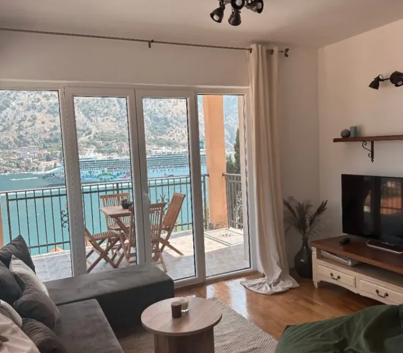 Rent, two bedroom apartment, 77m², Muo, Kotor