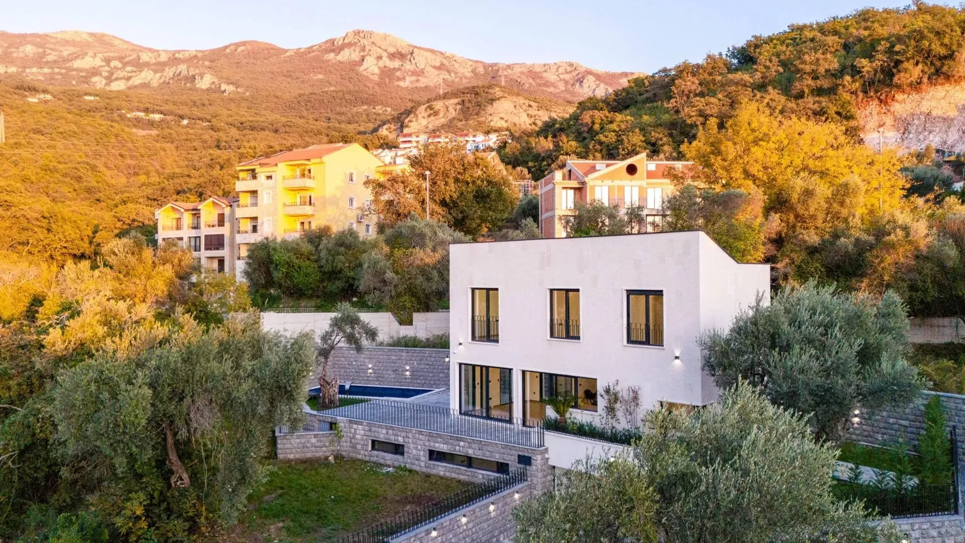 Prodaja, kuća, 240m², Kamenovo, Budva