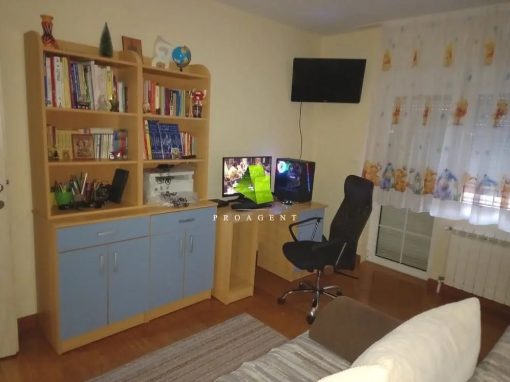 Prodaja, kuća, 180m², Centar, Paraćin