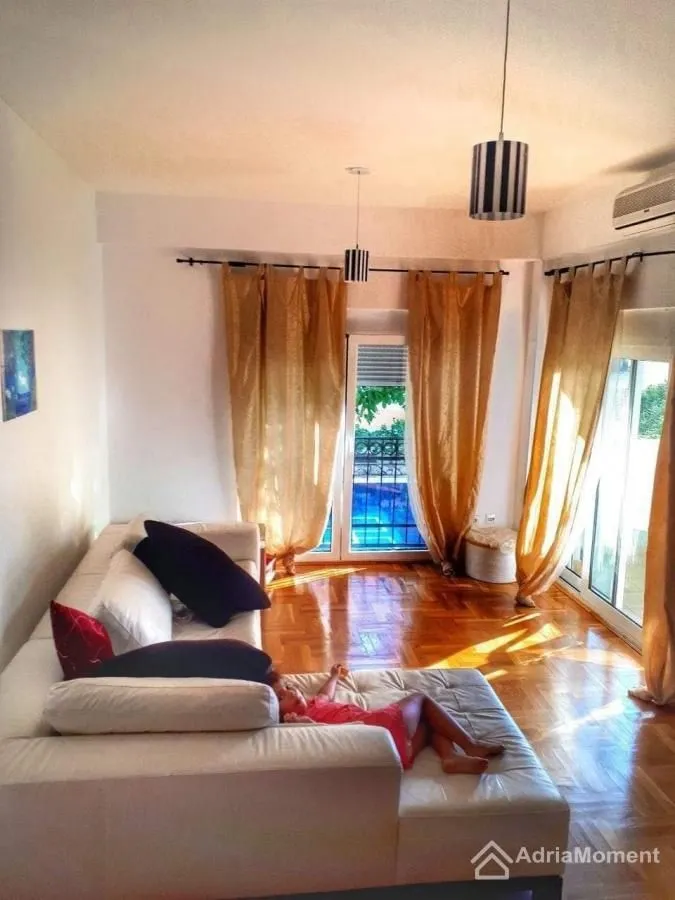 Prodaja, jednosoban stan, 65m², Podmaine, Budva