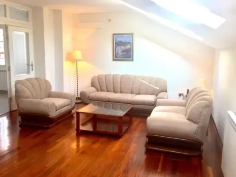 Rent, four bedroom apartment, 146m², Stari Grad, Beograd