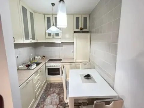 Izdavanje, dvosoban stan, 65m², Preko Morače, Podgorica