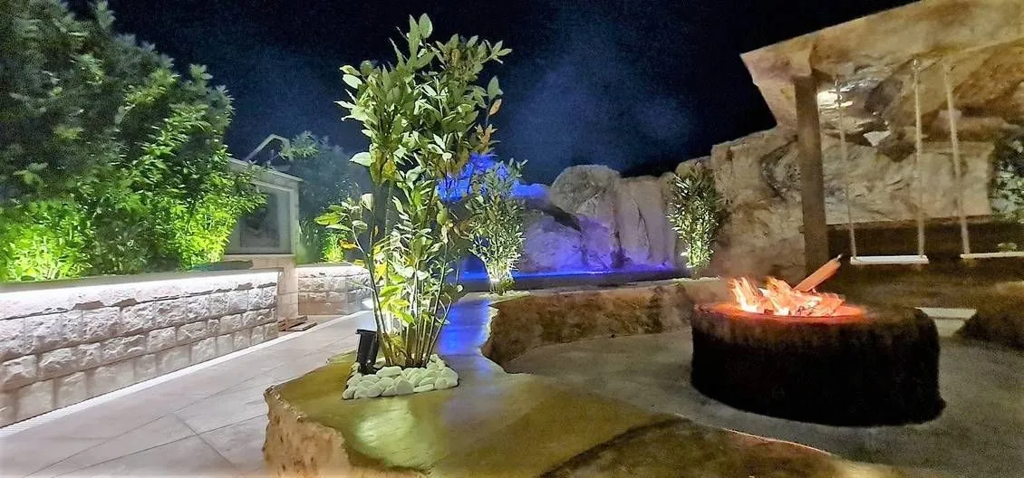 Sale, three bedroom apartment, 285m², Bečići, Budva