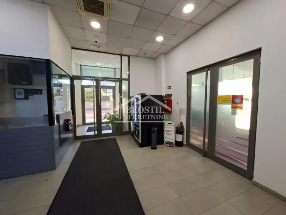 Izdavanje, poslovni prostor, 330m², Bezanijska Kosa 1, Bežanijska Kosa Sve Podlokacije