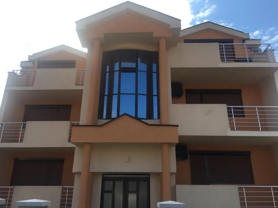 Izdavanje, kuća, 420m², Stari Aerodrom, Podgorica