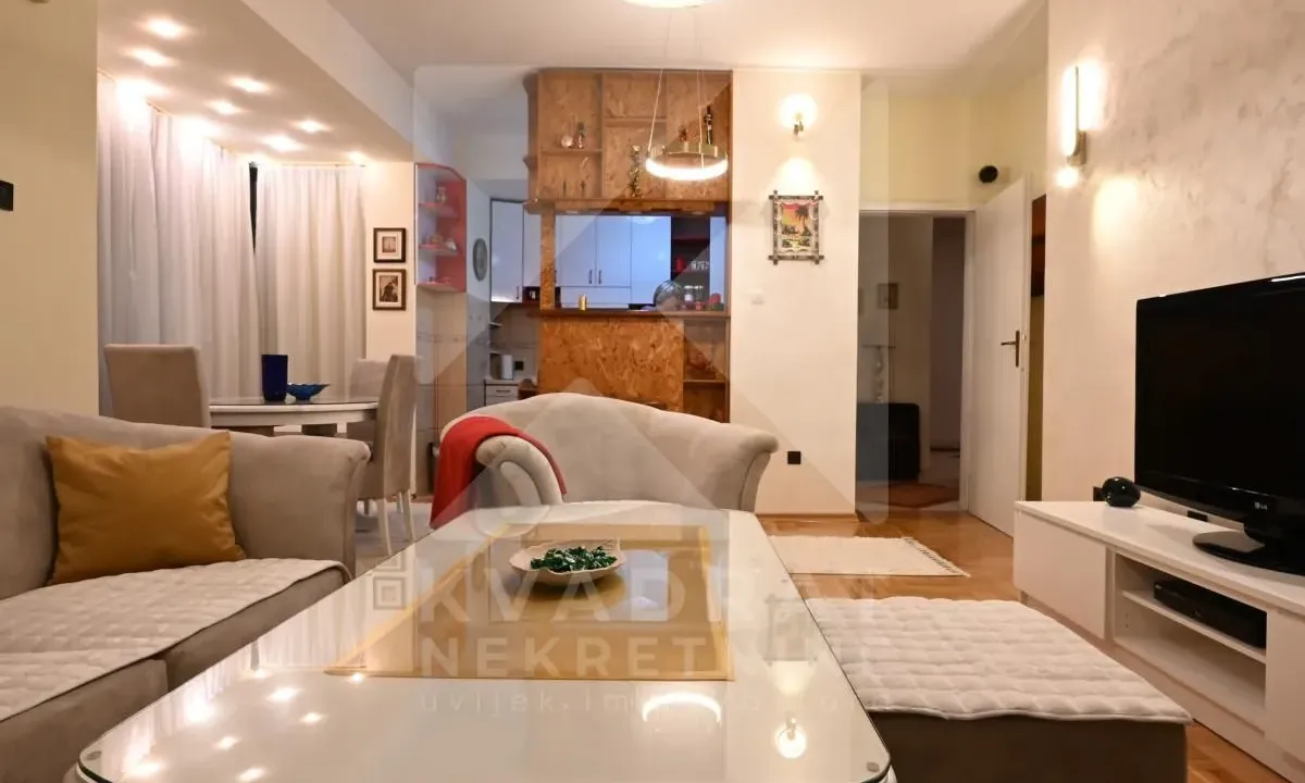 Izdavanje, dvosoban stan, 76m², Centar, Podgorica