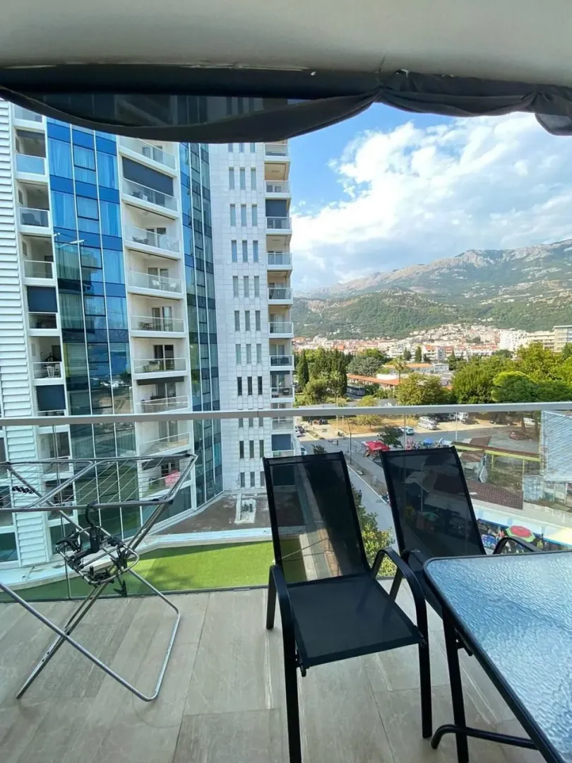 Izdavanje, trosoban stan, 89m², Tre Canne, Budva