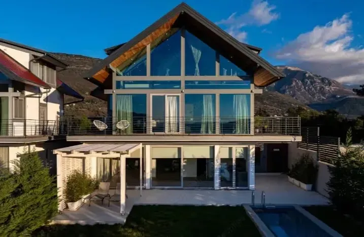 Prodaja, kuća, 240m², Tivat, Crna Gora