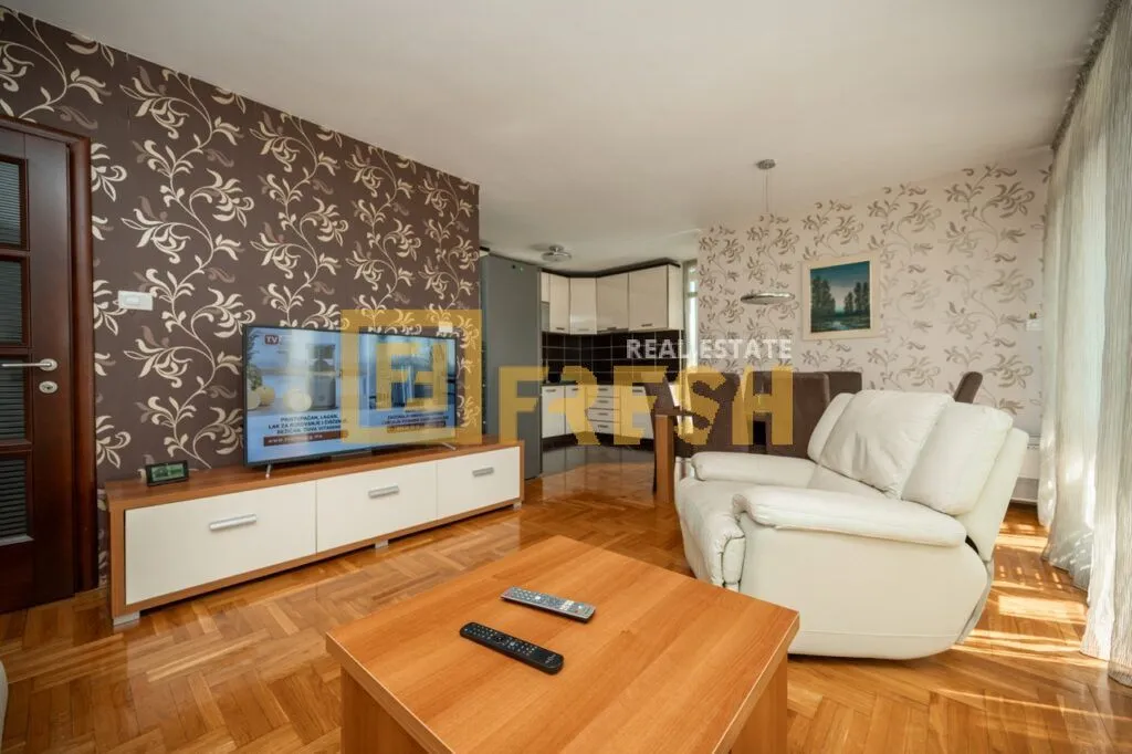Izdavanje, trosoban stan, 80m², City Kvart, Podgorica