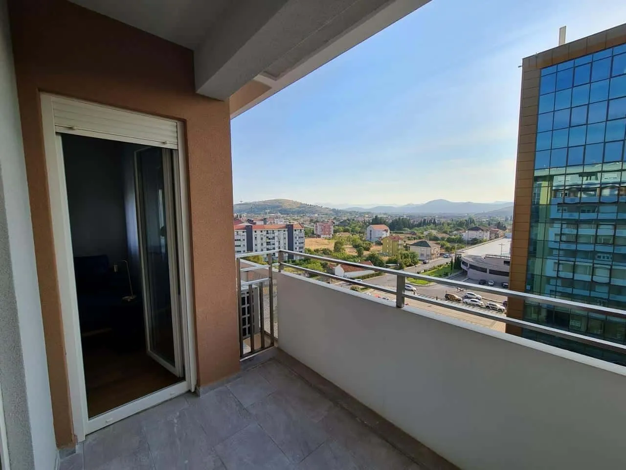 Izdavanje, jednosoban stan, 50m², Central Point, Podgorica