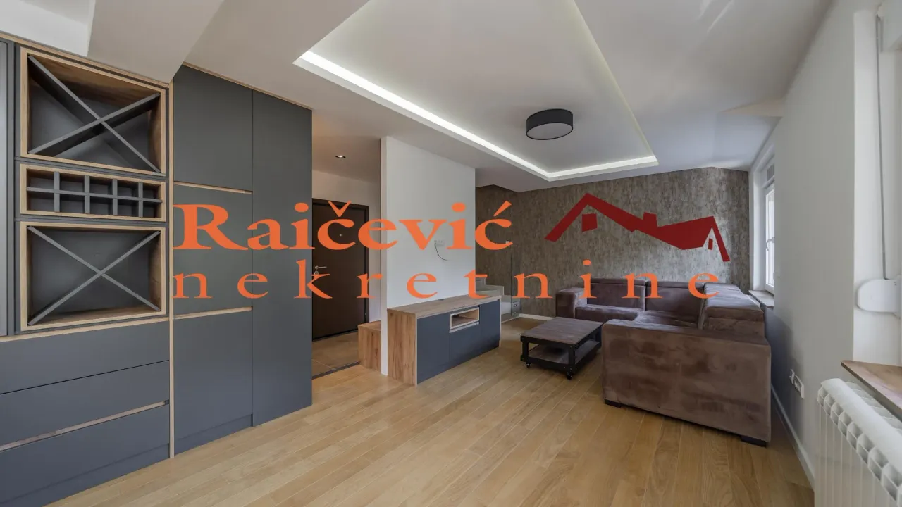 Prodaja, četvorosoban stan, 135m², Pančevo, Srbija