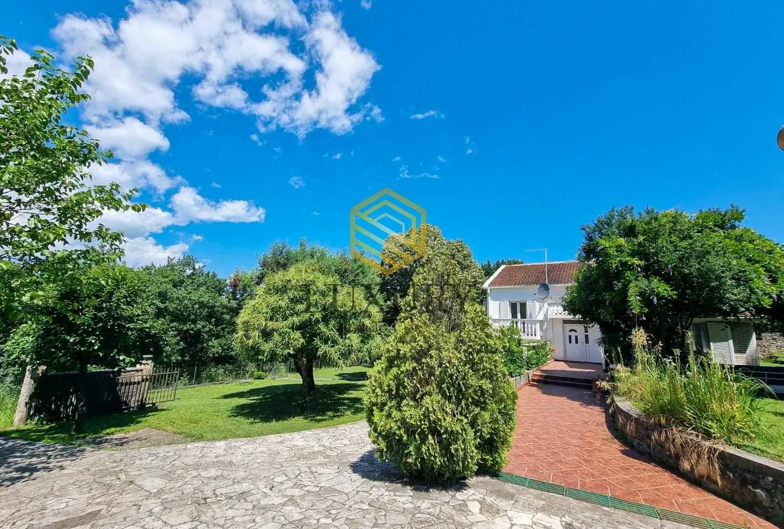 Rent, house, 270m², Mareza, Podgorica