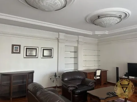 Izdavanje, trosoban stan, 110m², Slavija, Vračar Sve Podlokacije - image 3