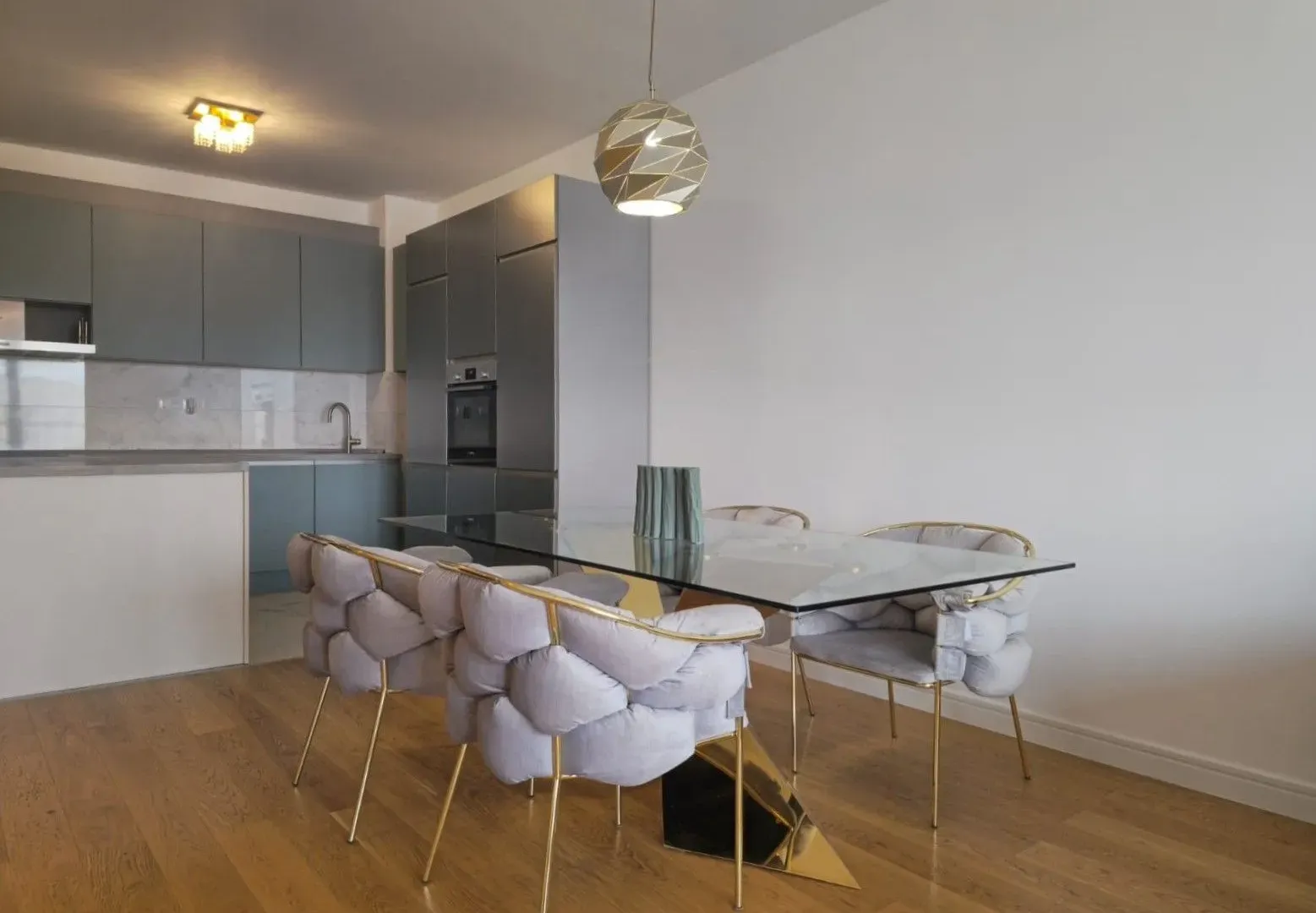 Izdavanje, trosoban stan, 107m², Kruševac, Podgorica