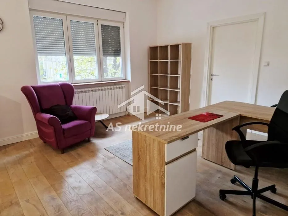 Izdavanje, poslovni prostor, 72m², Kalenić Pijaca, Vračar Sve Podlokacije