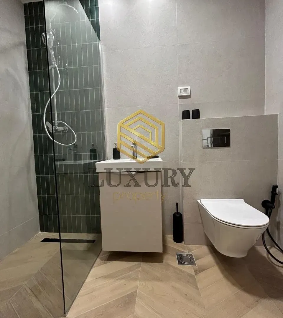 Izdavanje, dvosoban stan, 108m², Central Point, Podgorica