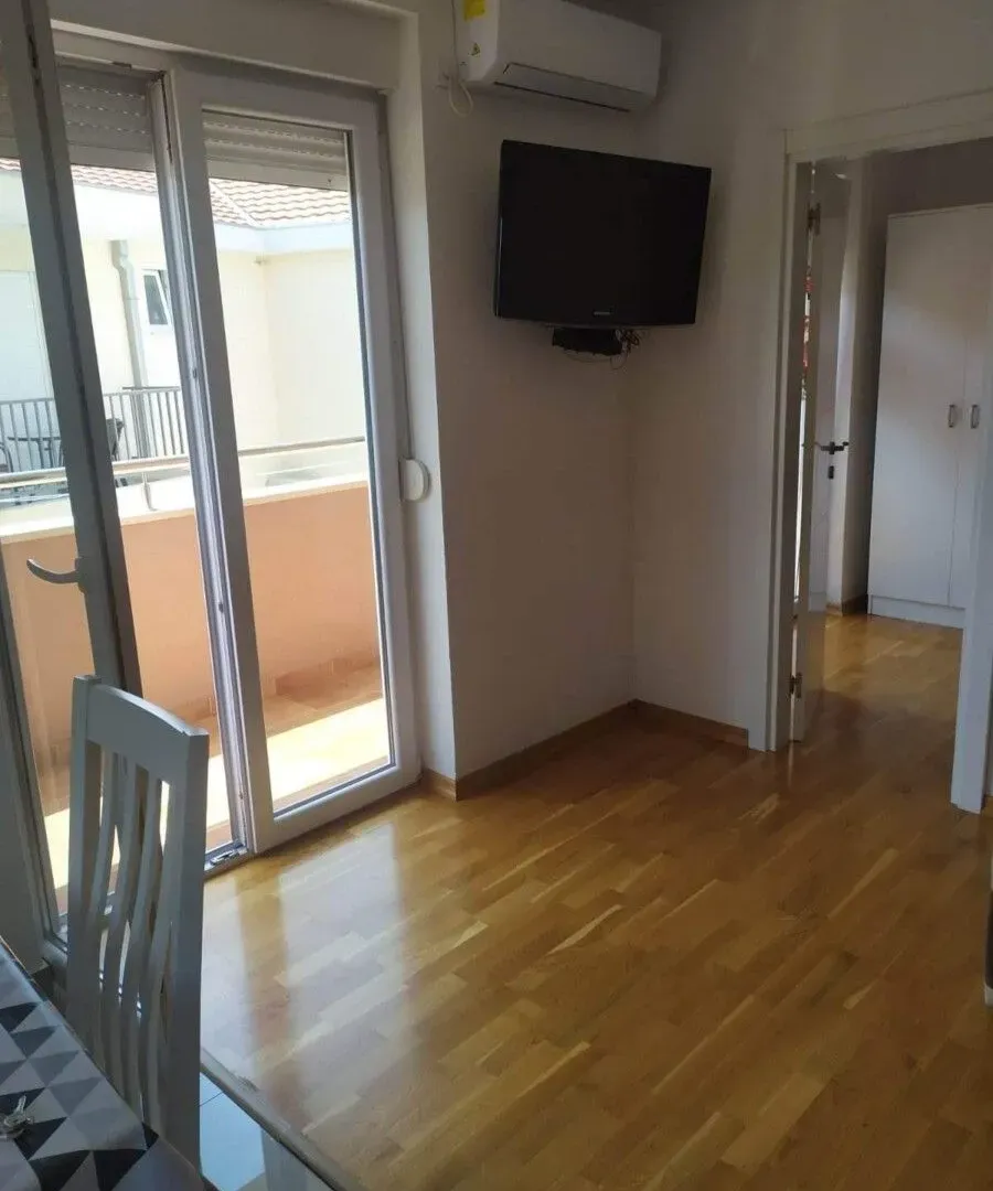 Izdavanje, dvosoban stan, 55m², Igalo, Herceg Novi
