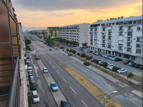 Izdavanje, dvosoban stan, 60m², Stari Aerodrom, Podgorica - image 4
