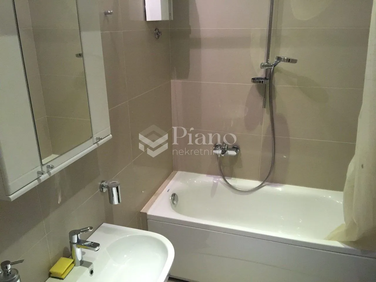 Rent, two bedroom apartment, 166m², Podgorica, Crna Gora