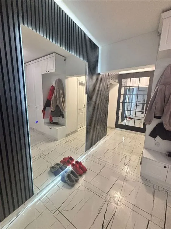 Prodaja, kuća, 222m², Borča Sve Podlokacije, Beograd