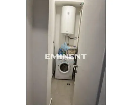 Manje kupatilo sa veš mašinom i bojlerom. - image 10