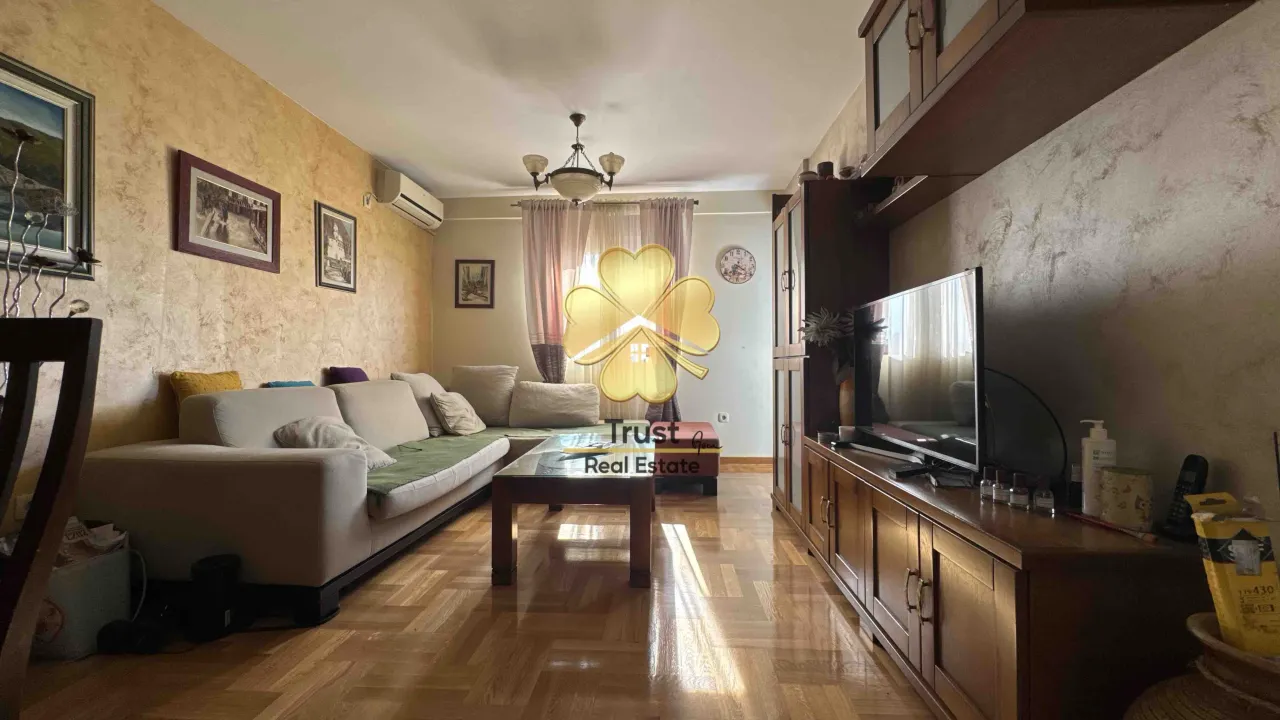 Izdavanje, dvosoban stan, 70m², Stari Aerodrom, Podgorica