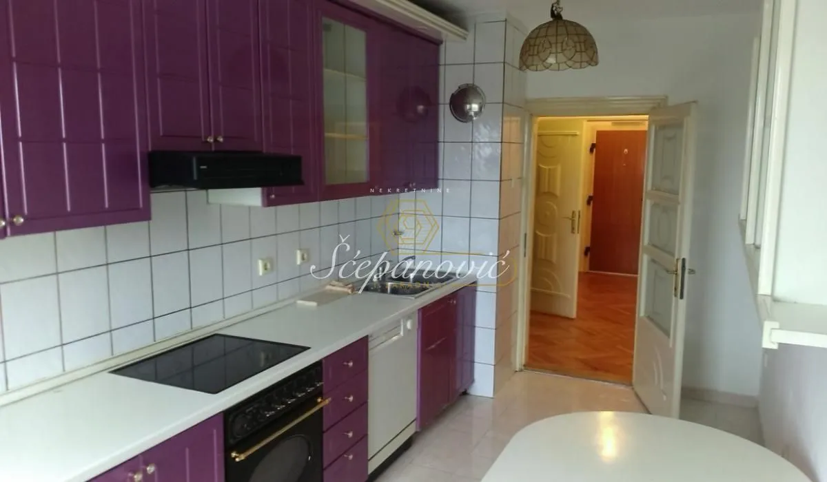 Prodaja, četvorosoban stan, 104m², Centar, Novi Sad