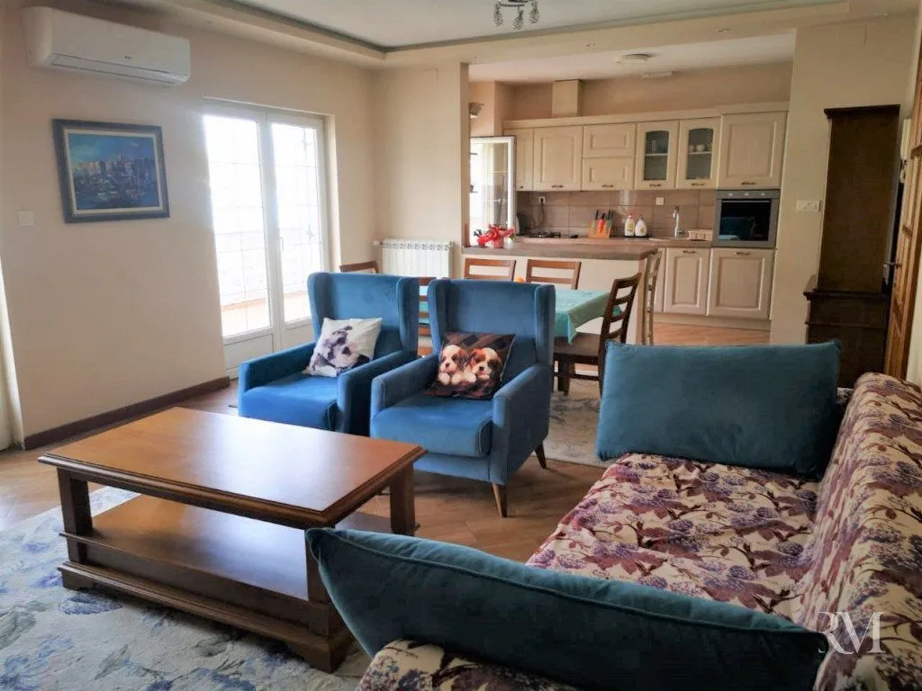 Rent, three bedroom apartment, 130m², Dobrota, Kotor