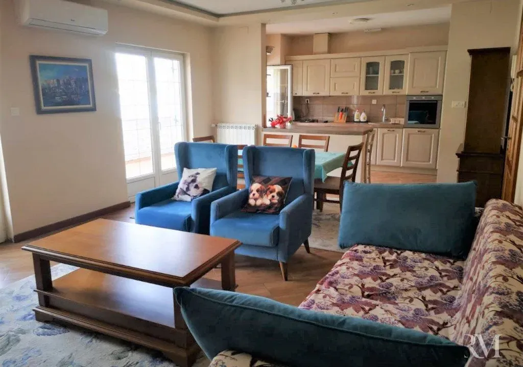 Rent, three bedroom apartment, 130m², Dobrota, Kotor