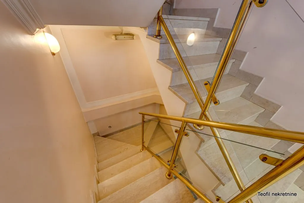 Sale, house, 285m², Bezanijska Kosa 1, Bežanijska Kosa Sve Podlokacije