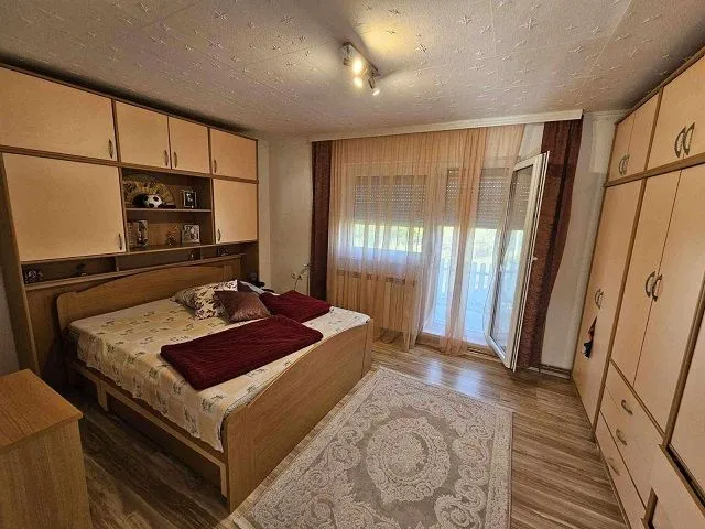 Prodaja, kuća, 200m², Centar, Loznica