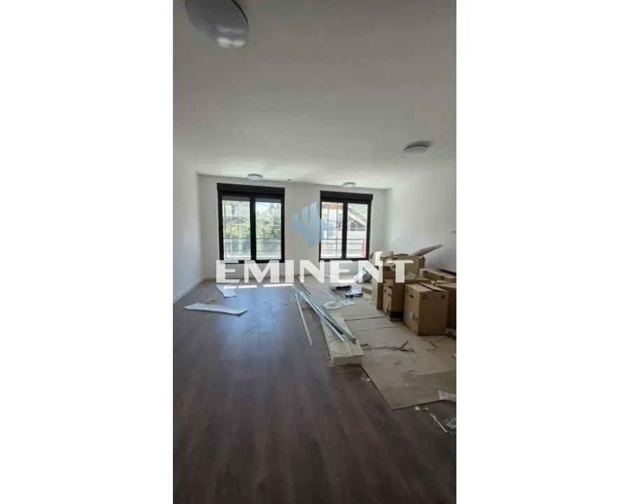 Prodaja, dvosoban stan, 80m², Autokomanda, Voždovac Sve Podlokacije