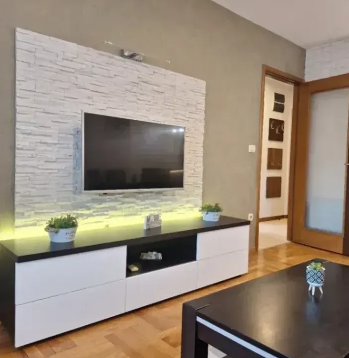 Izdavanje, jednosoban stan, 45m², Stari Aerodrom, Podgorica