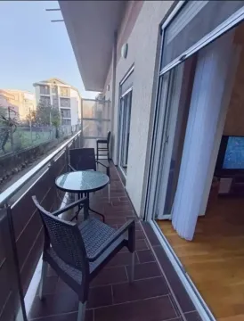 Spacious balcony with seating set and view of the surroundings. - image 7