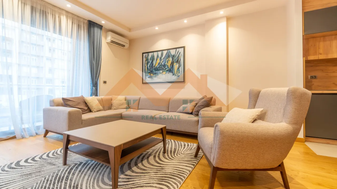 Izdavanje, dvosoban stan, 116m², Central Point, Podgorica