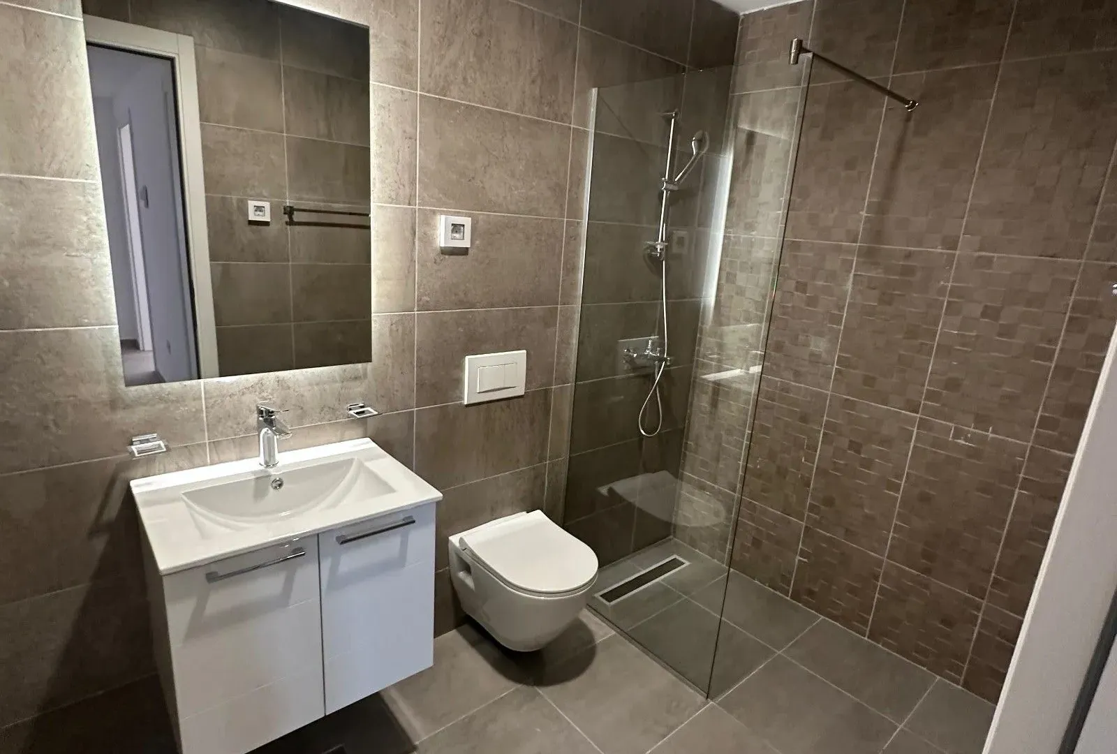 Prodaja, trosoban stan, 104m², Stari Aerodrom, Podgorica
