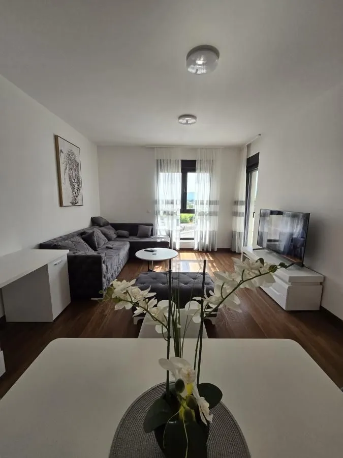 Rent, one bedroom apartment, 50m², Tivat, Crna Gora