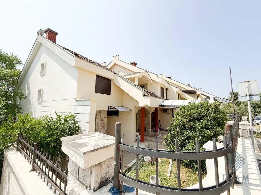 Rent, house, 460m², Gorica C, Podgorica