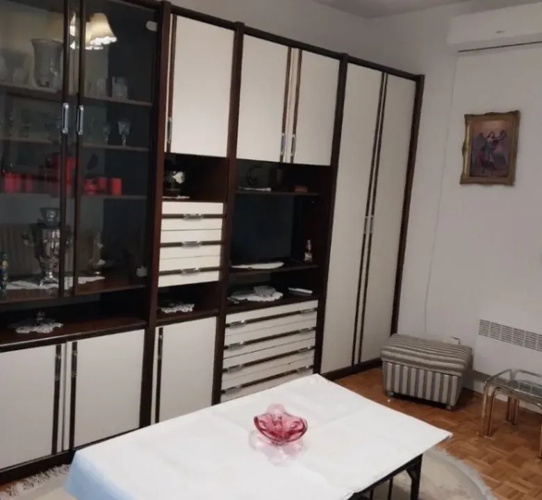 Izdavanje, dvosoban stan, 59m², Momišići, Podgorica