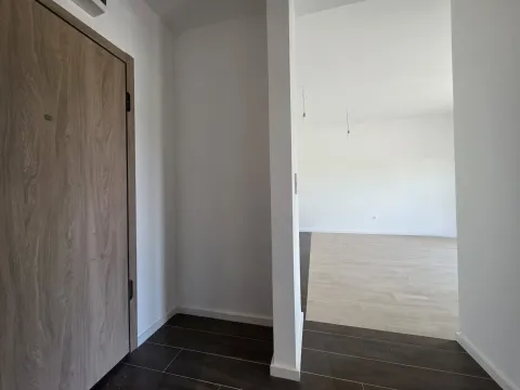 Prodaja, stan, 48m², Tološi, Podgorica - image 2