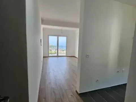 Sale, two bedroom apartment, 53m², Petrovac, Budva - image 6