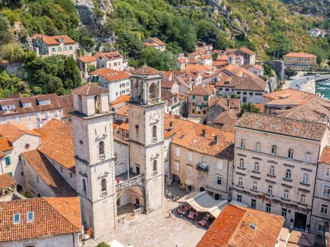 Sale, house, 380m², Kotor, Crna Gora - image 1