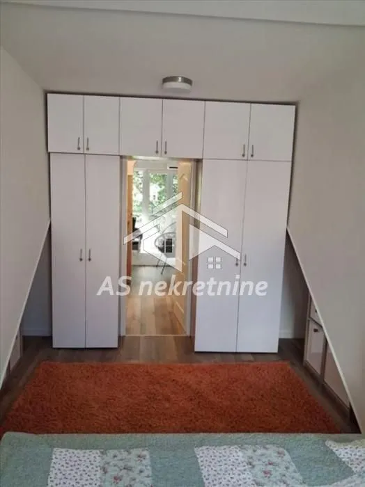 Izdavanje, dvosoban stan, 54m², Kalenić Pijaca, Vračar Sve Podlokacije
