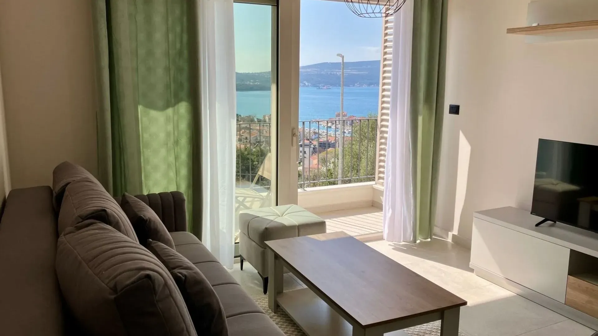 Rent, one bedroom apartment, 42m², Tripovići, Tivat