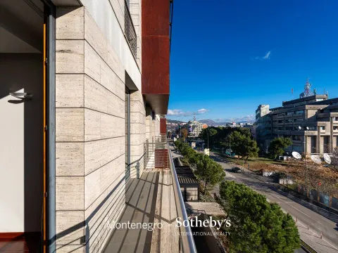 Izdavanje, trosoban stan, 204m², Kod Capital Plaze, Podgorica - image 31