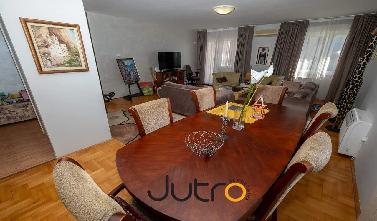 Izdavanje, trosoban stan, 115m², Gorica C, Podgorica