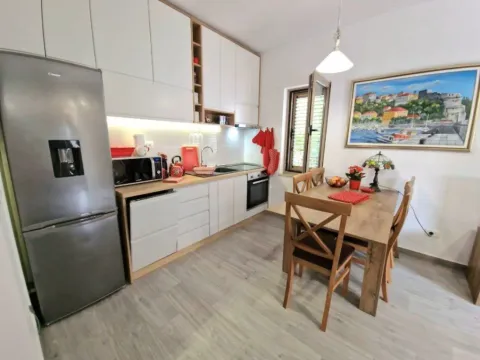 Izdavanje, dvosoban stan, 48m², Centar, Herceg Novi - image 2
