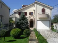 Izdavanje, kuća, 200m², Donja Gorica, Podgorica - image 1