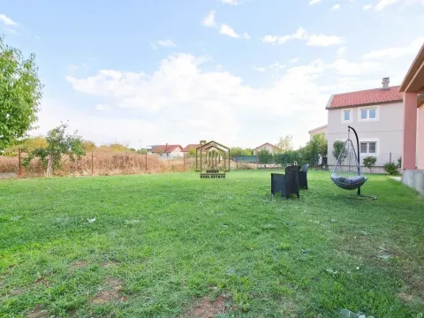 Izdavanje, kuća, 137m², Donji Kokoti, Podgorica - image 17