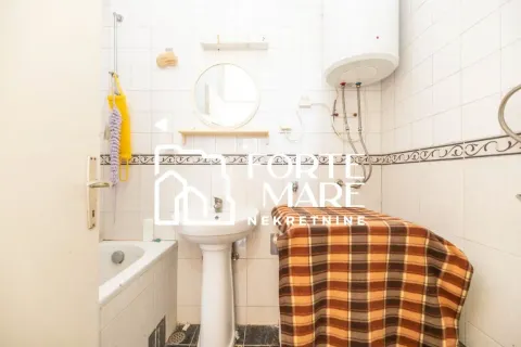 Kupatilo sa kadom, umivaonikom i bojlerom. - image 13